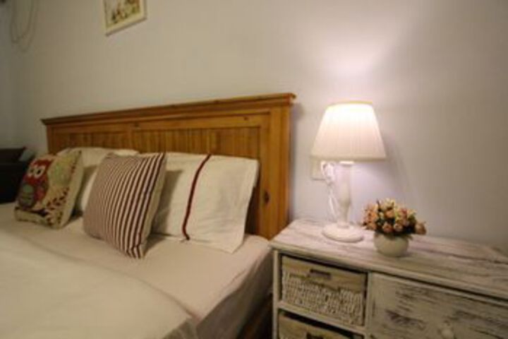 Room 7 of 16
