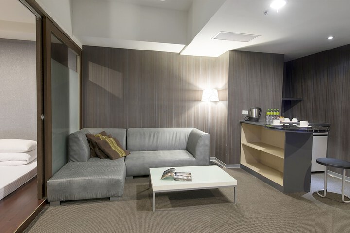 Room 25 of 38
