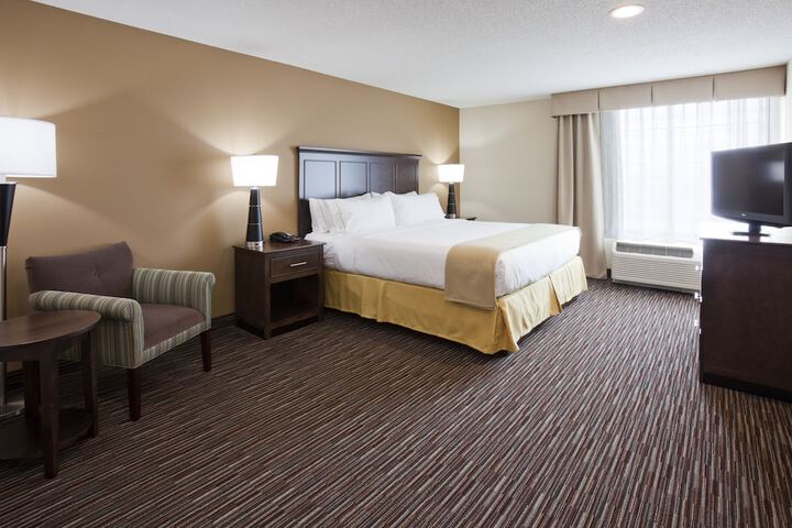 Standard King Bed Accessible (4 of 7)