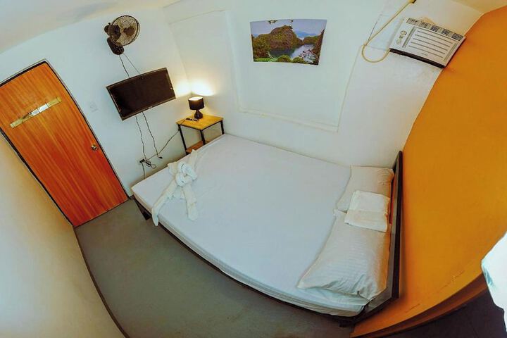 Room 9 of 28