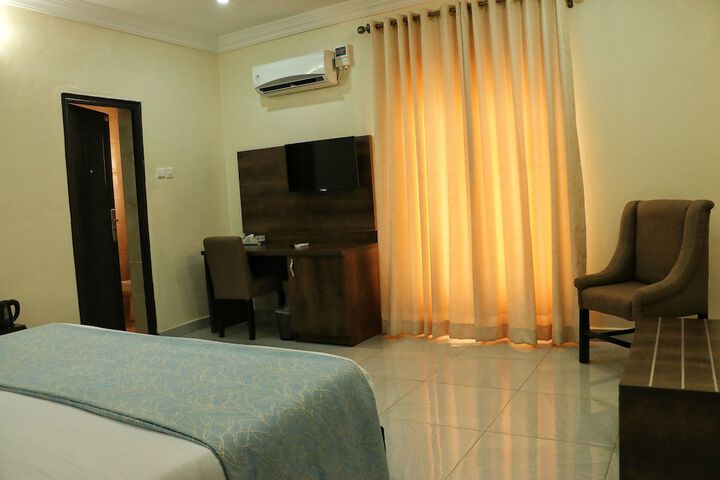 Room 10 of 40