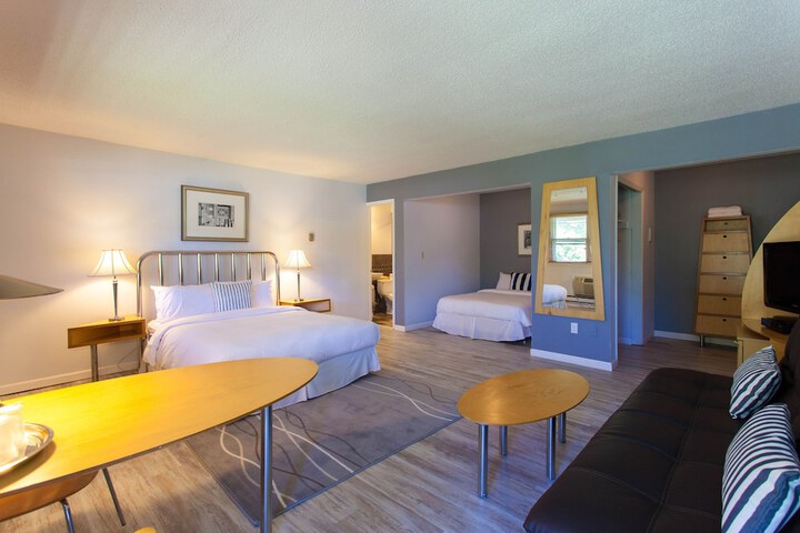 2 Double Beds (1 of 2)