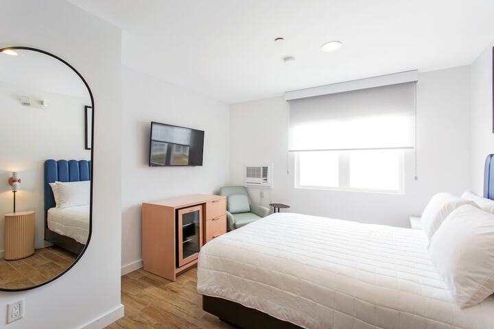 Standard Quadruple Room 2 Queen Beds (3 of 6)