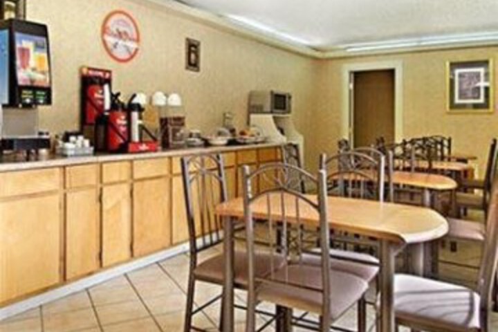 Howard Johnson Inn Macon in Macon, GA