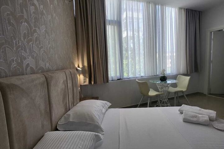 Room 10 of 68