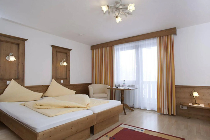 Room 3 of 27