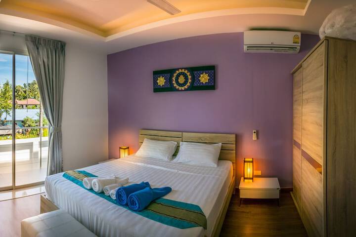 Room 3 of 32