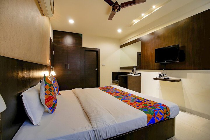 Room 16 of 32