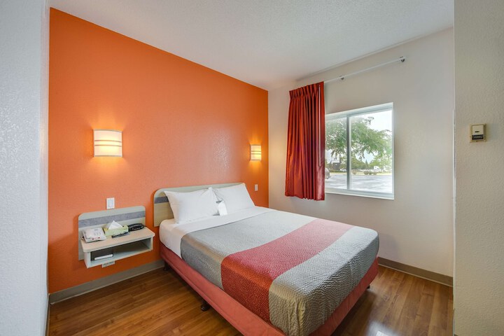 Room 7 of 35