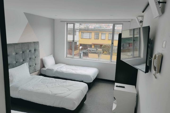Room 4 of 8