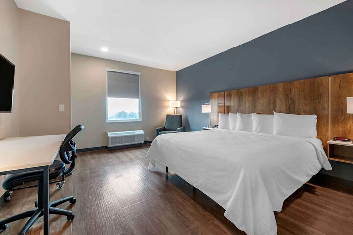 Standard Studio 1 King Bed (4 of 6)