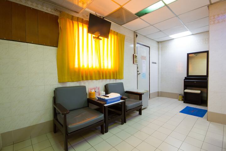 Room 6 of 43