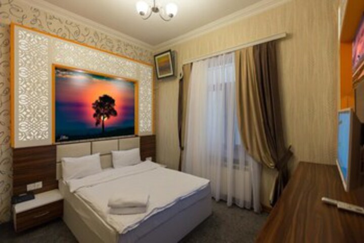 Room 9 of 48