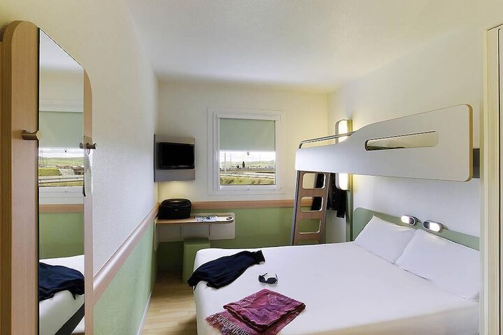 Room 8 of 35