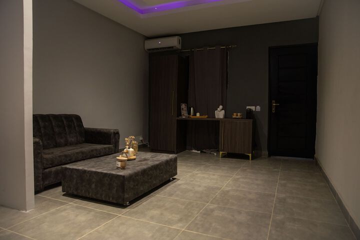Room 5 of 27