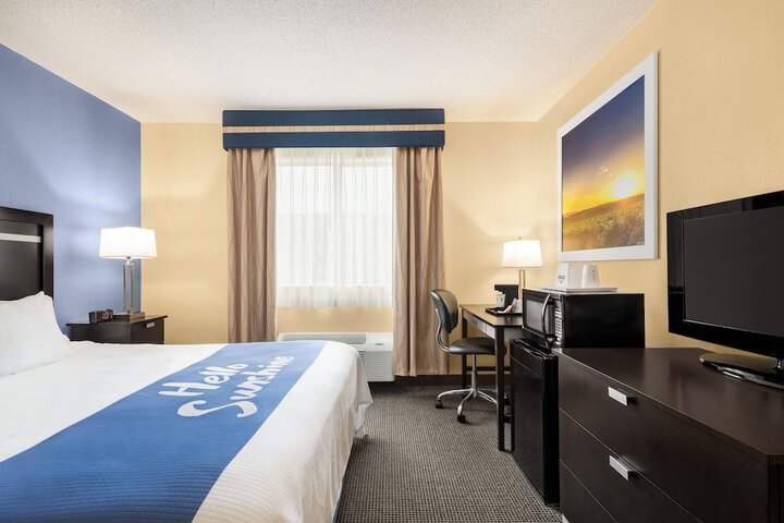 Room 7 of 11