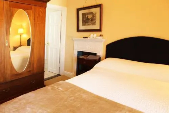 Room 4 of 20