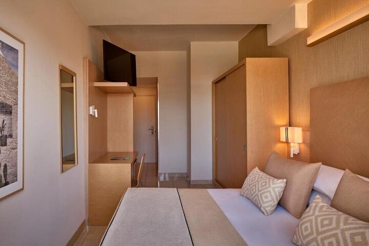 Room 13 of 39