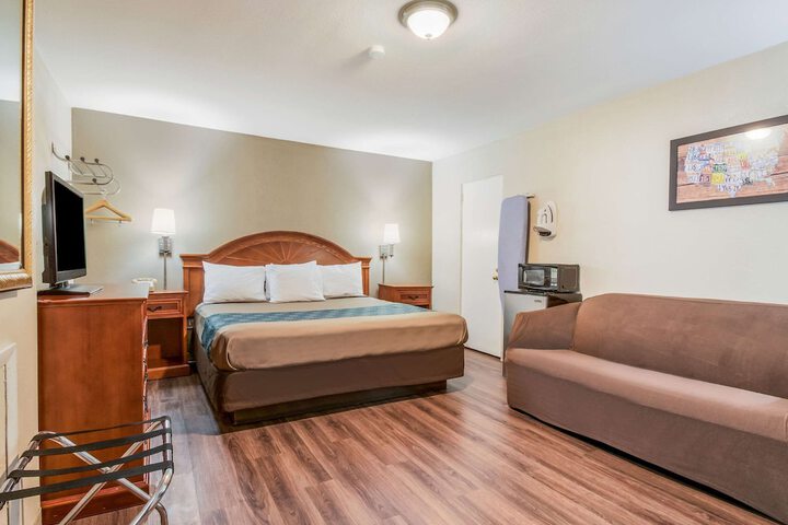 Standard | King Bed (14 of 18)