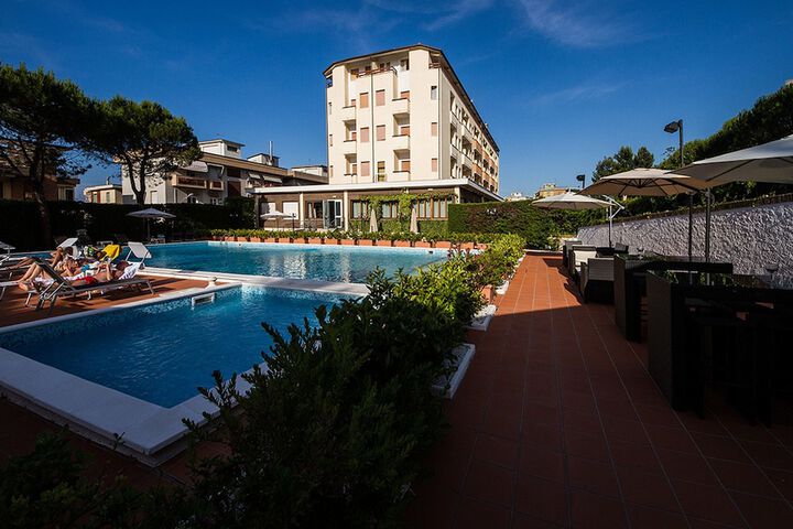 Hotel Pool