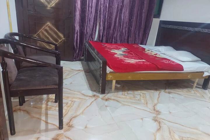 Room 9 of 36