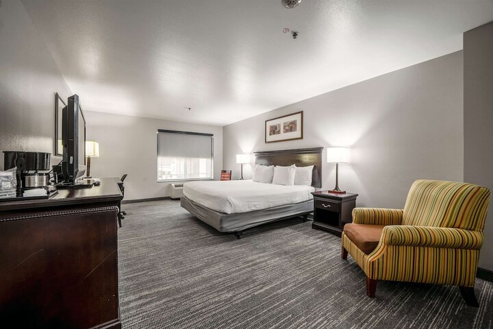 1 King Bed (32 of 47)