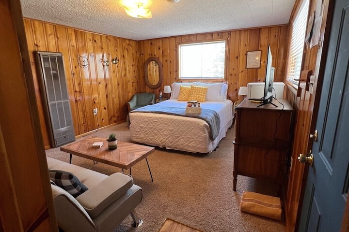 Room 8 of 236