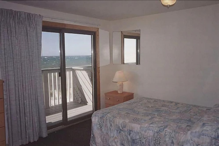Room 38 of 190