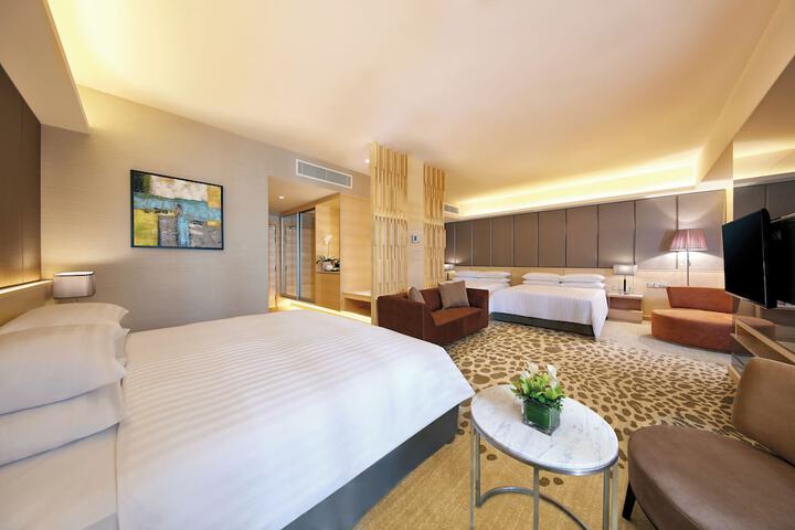Room 8 of 33