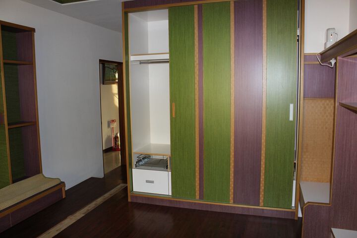 Room 11 of 14