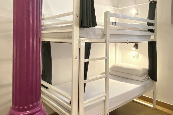Room 25 of 65