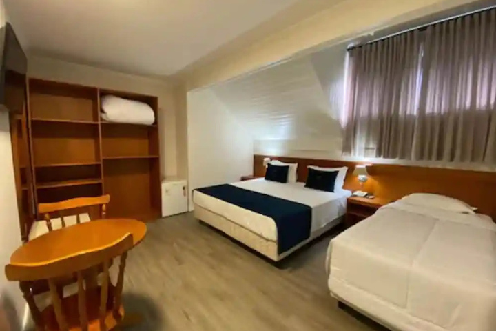 Room 5 of 10