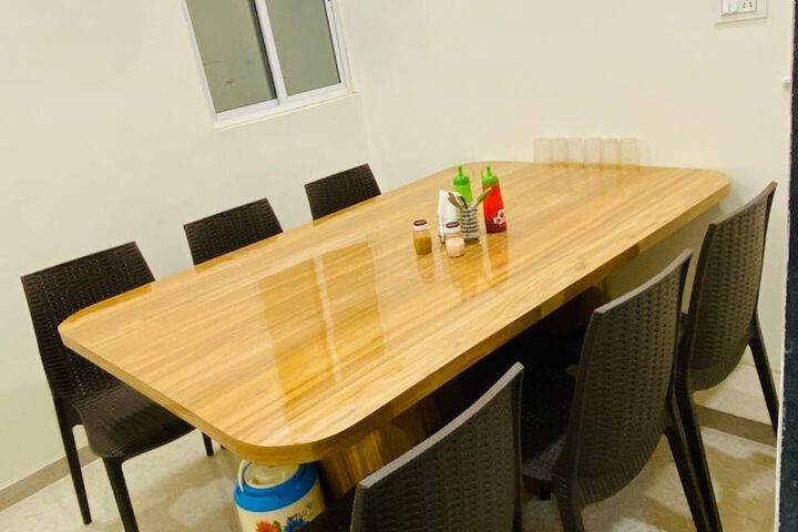 Dining 9 of 11
