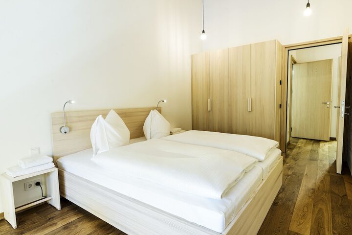 Room 6 of 44