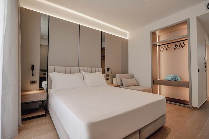 Room 8 of 43