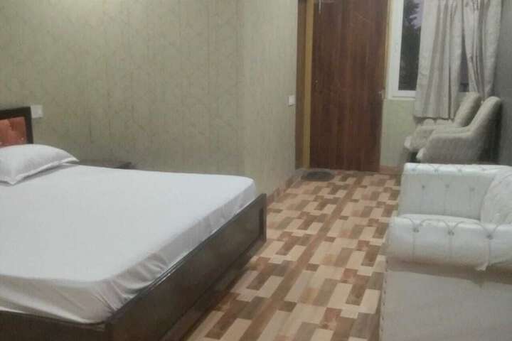 Room 5 of 17