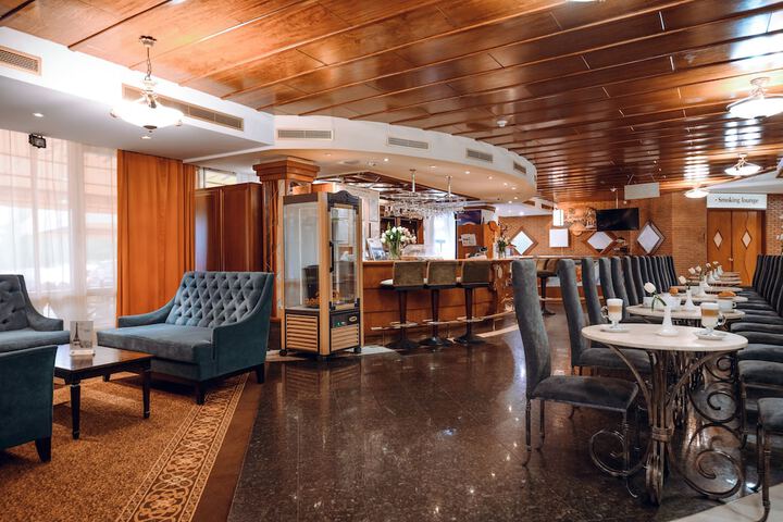 Lounge 80 of 96