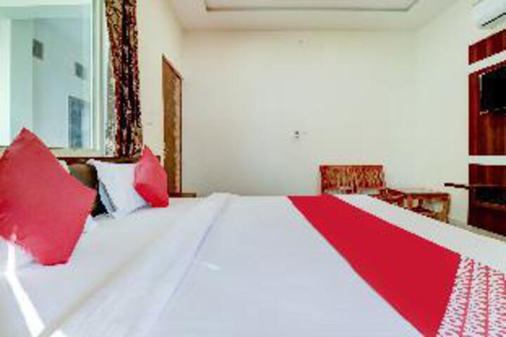 OYO 78853 Hotel Raj Paradise