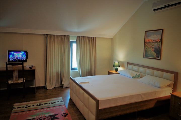 Room 9 of 38