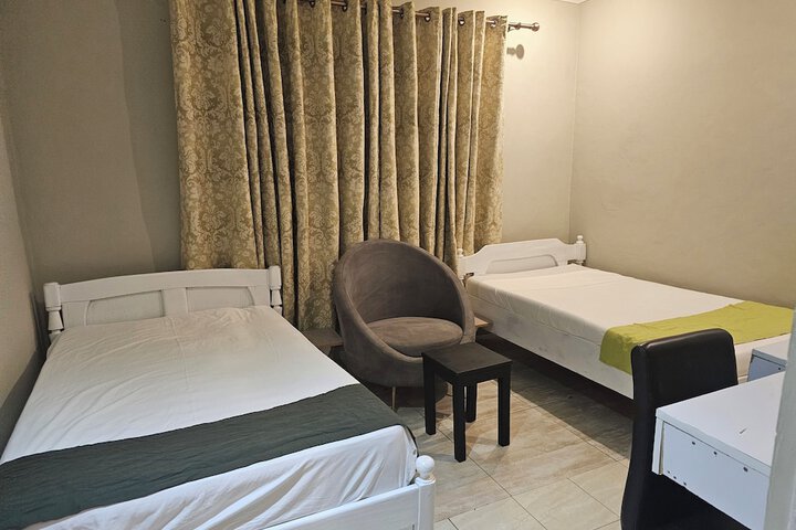 Room 5 of 12