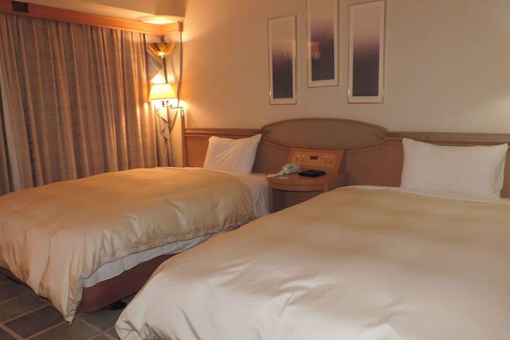 Room 8 of 116