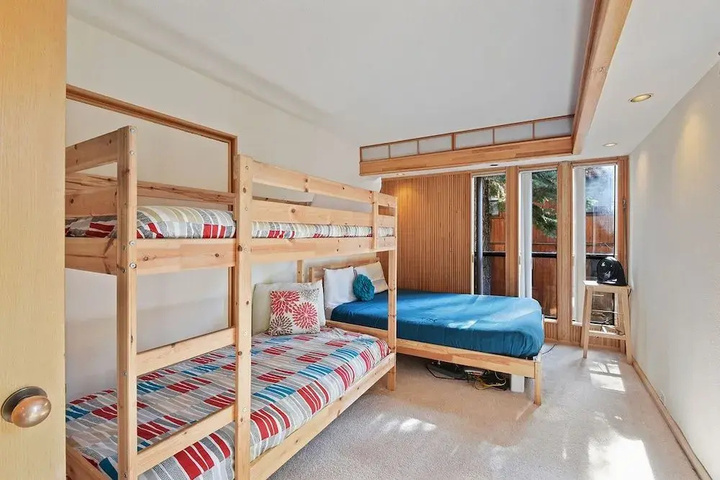 Room 6 of 20