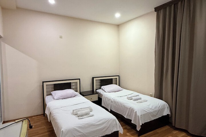 Room 13 of 34