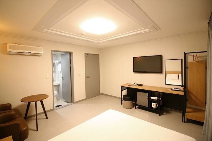 Room 18 of 31
