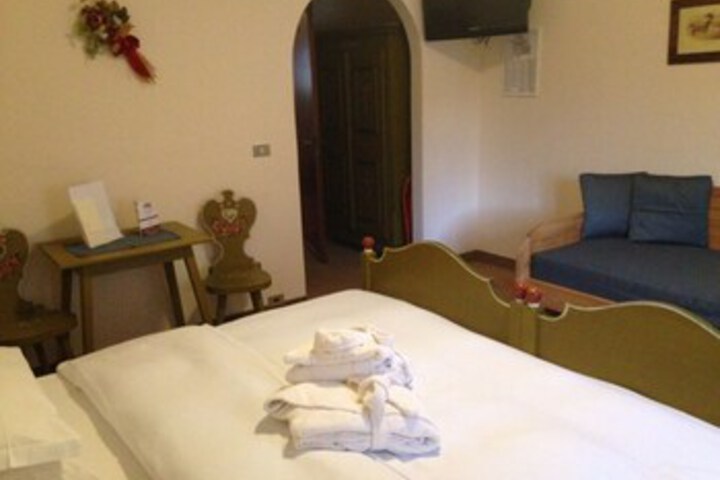 Room 27 of 30