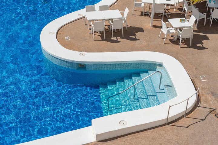 Pool 21 of 34