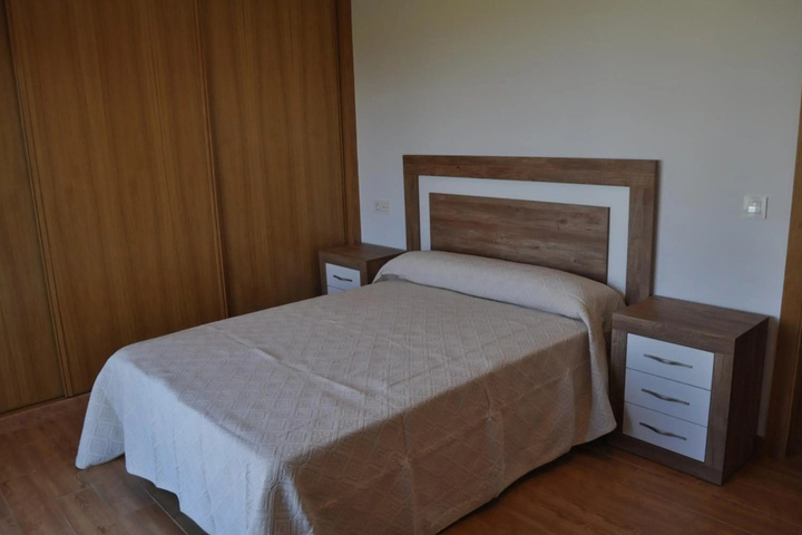 Room 2 of 10