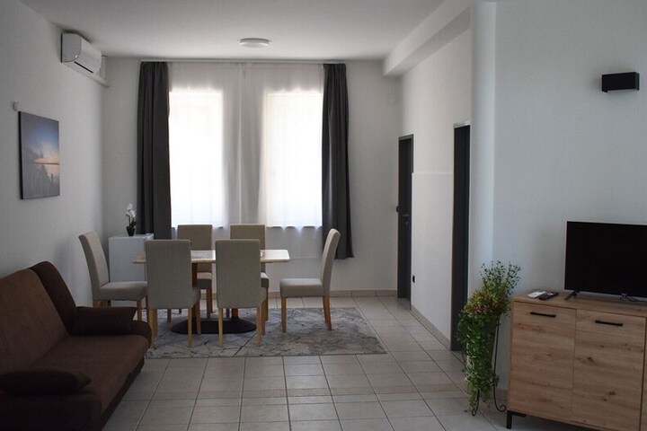 Room 15 of 40