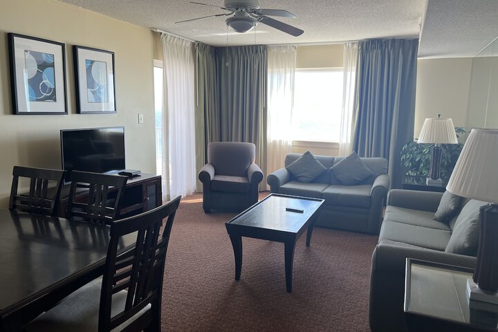 Lounge 87 of 153