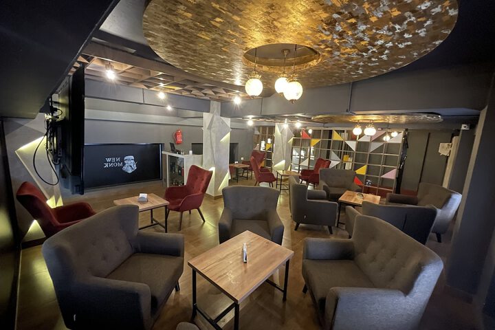 Lounge 91 of 93